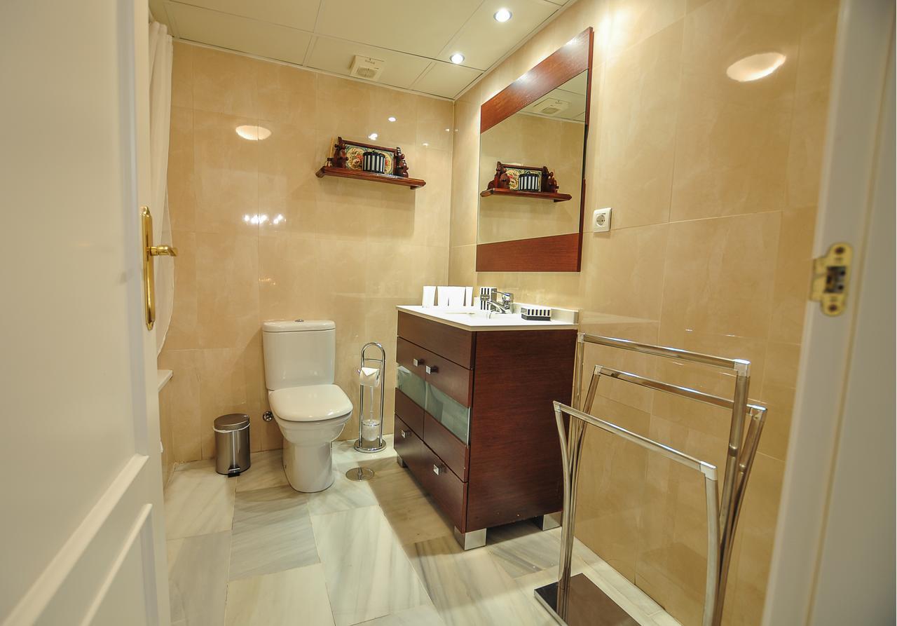 Acogedor Apartamento Junto A Calle Larios By Renthas Lägenhet Málaga Exteriör bild