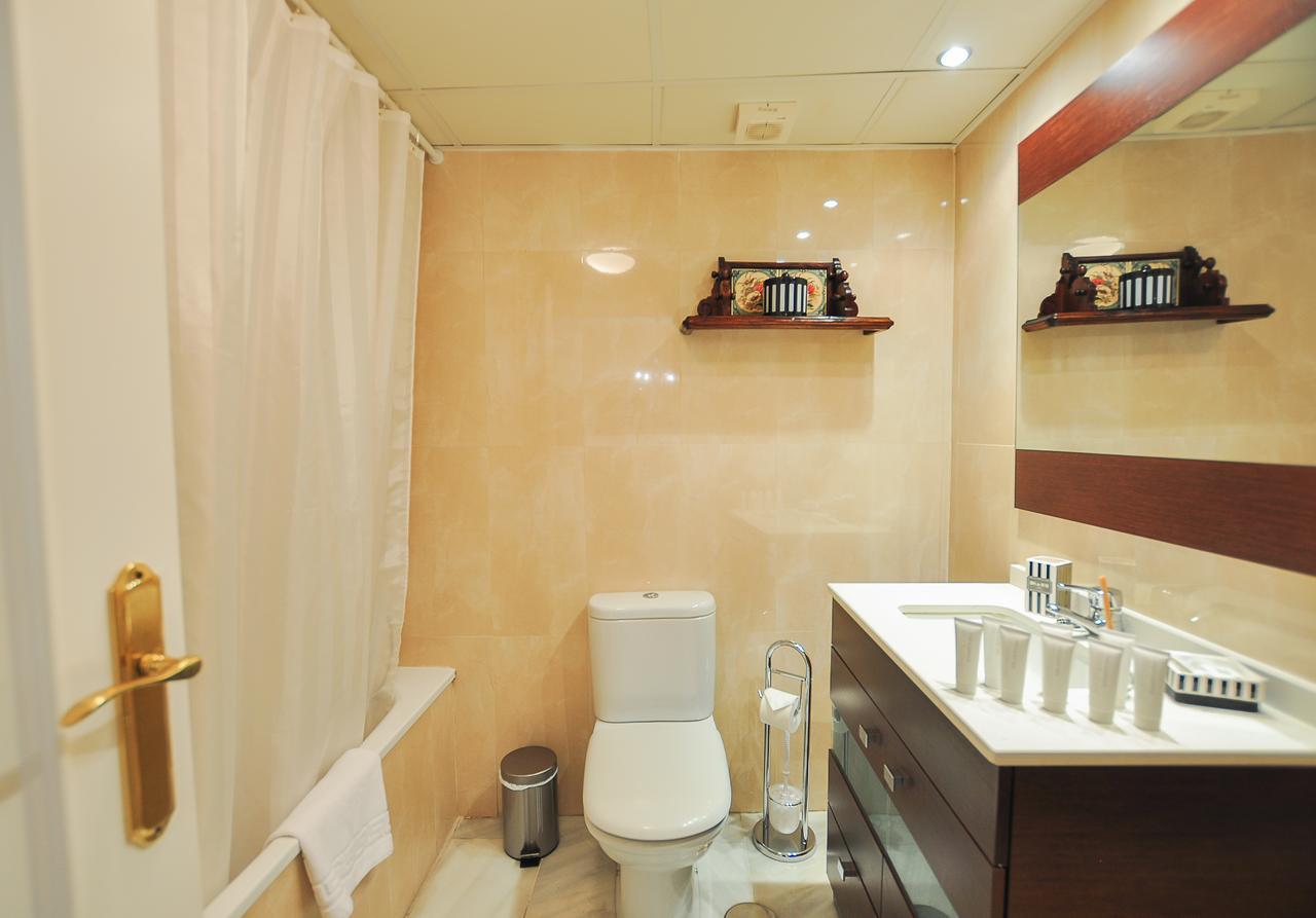 Acogedor Apartamento Junto A Calle Larios By Renthas Lägenhet Málaga Exteriör bild