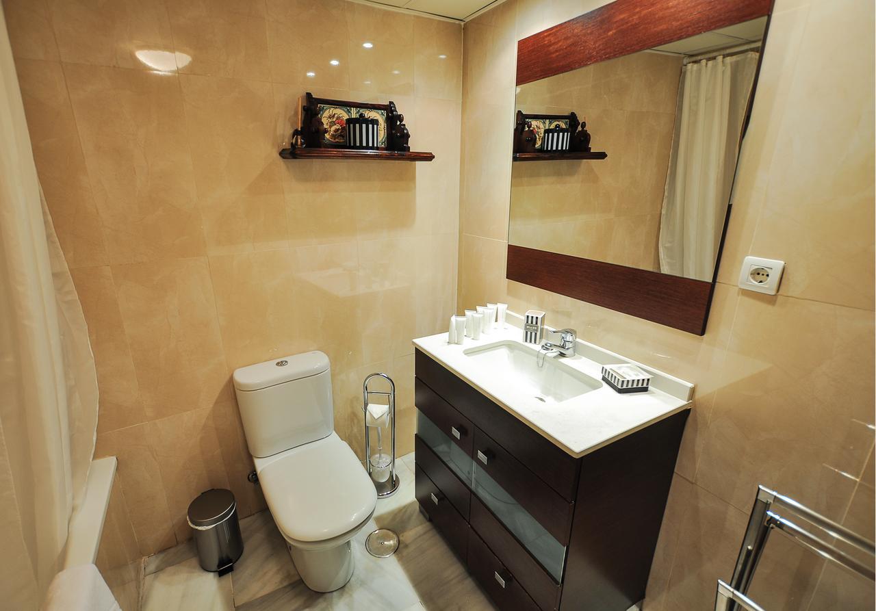 Acogedor Apartamento Junto A Calle Larios By Renthas Lägenhet Málaga Exteriör bild